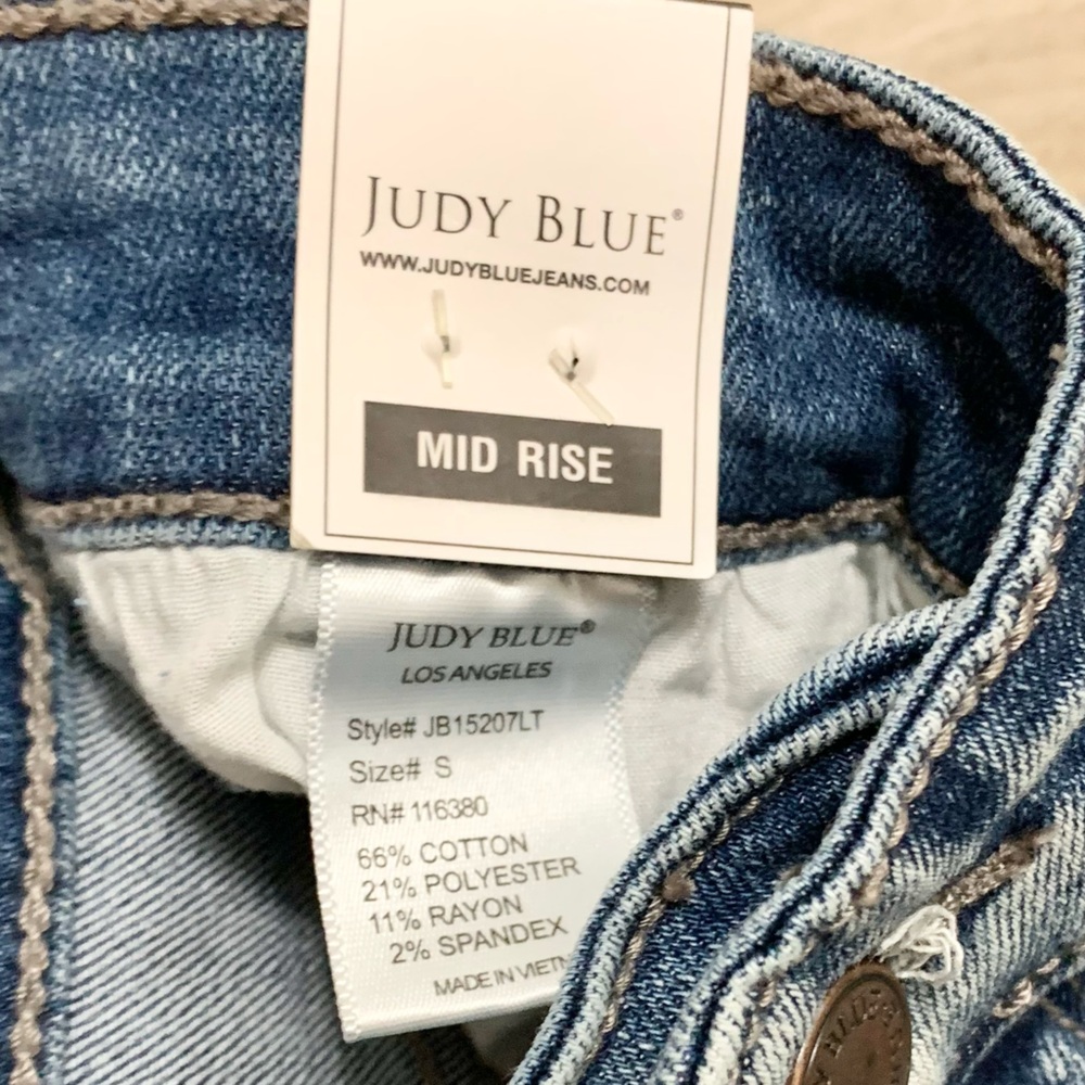 Judy Blue NEW Lone Star Light Wash Patched Jean Denim Shorts Mid Rise Small 3/5 - Picture 4 of 9